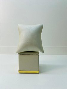 ESPUMA COM BASE LUXO OFF WHITE COM FRISO