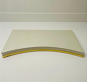 BASE ONDA CÔNCAVA OFF WHITE COM FRISO