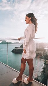 Robe de noiva modelo reto com renda