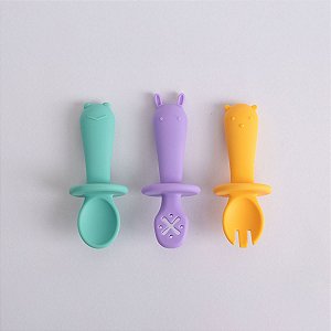 Kit de Treinamento com 3 Talheres de Silicone Petit Piá