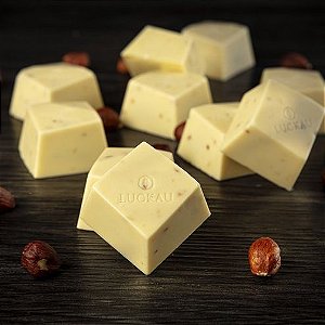 Bombom de Chocolate Belga Branco Zero Açúcar com Avelã - Luckau 20g