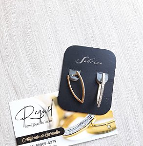 Brinco Sabrina Joias, Formato em V, Cravejado com Zircônias e Aplique em Rodhium