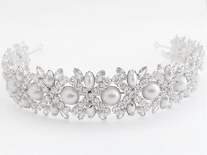 Tiara Zirconia com meia perola