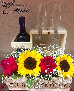Sofisticado Arranjo de Rosas e Girassóis com Vinho Tinto