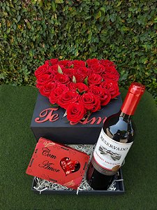 Caixa Te amo coração de Rosas Vermelhas com chocolate e vinho