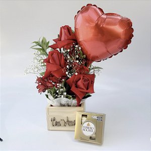 esplêndido Arranjo de 3 rosas Vermelhas com Ferrero 50g & Balão