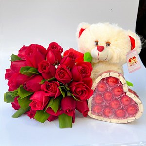Buquê De 20 rosas vermelhas com Pelúcia e coração de bombom