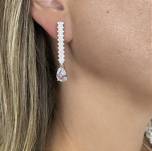 Brinco Longo Gota Cravejado Folheado em Ouro 18k