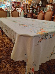 Toalha de Banquete com Rendas e Costuras  em Fios coloridos Feitas a Mão (364x162)