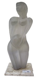 Escultura Amor e Carinho Mulher Grávida em Resina