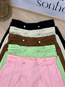 SHORT BRUNA – ALFAIATARIA COM ELÁSTICO NAS COSTAS