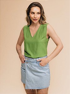 Regata de viscose verde com decote V