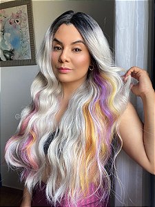 Peruca lace front wig cachegada com mechas coloridas CHESSY