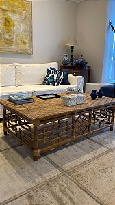 Mesa China de centro em bambu e junco natural