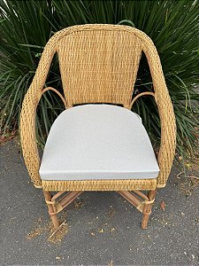 Cadeira com braço de junco natural