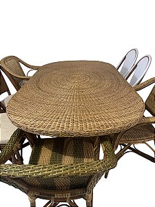 Mesa de jantar oval em junco/rattan natural
