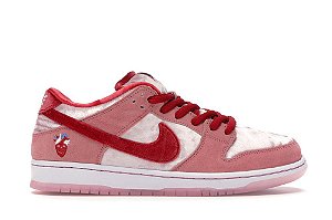 Nike SB Dunk Strange Love