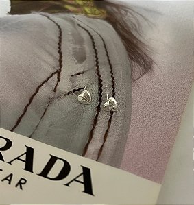 Brinco de Coração Maciço com Cruz Cravejada em Prata 925