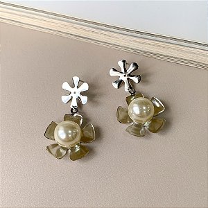 Brinco de Flor com Pérola em Aço Inox