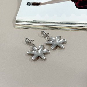 Brinco Flor Jateada em Aço Inox