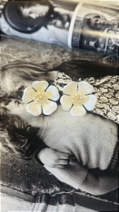 Brinco de Flor Madrepérola