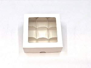 Kit de Caixa com visor VC12 + Forminhas de Doce (12x12x4 cm) - embalagem com 20