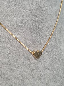 Colar com pingente de coração banhado a ouro