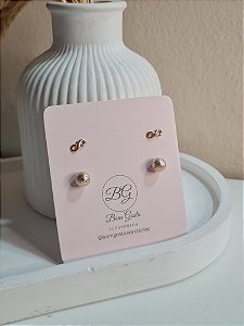 Cartela com brinco de infinito e de bolinha texturizada dourados