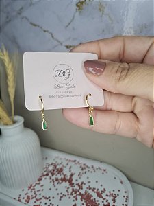 Argola com Pingente Verde de Zircônia Pequena Dourada