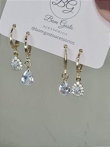 Dupla de argolinhas de gotas cravejadas com zircônias banhadas a ouro
