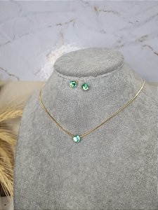 Conjunto com colar e brinco verde esmeralda dourado