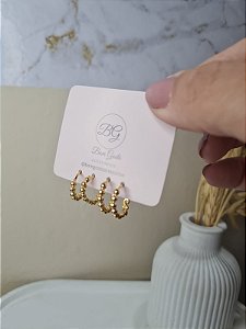 Dupla de argolinhas de bolinhas banhados no dourado