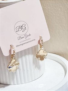 Argola trevinho cravejada dourada