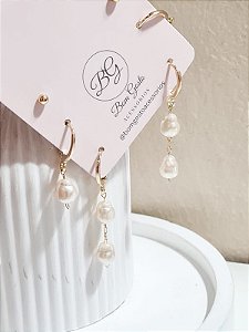 Cartela com trio pérolas barrocas dourados