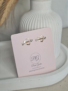 Brinco coração com flecha dourado