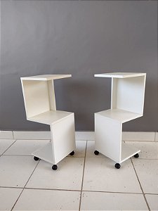 CONJUNTO MESA DE APOIO C/ RODINHAS EM MDF FORMATO "S2" 25X25X64CM