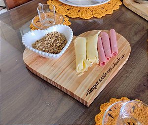 TÁBUA CORAÇÃO GRANDE 30,5X26X1,8CM EM PINUS - TVB