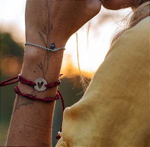PULSEIRA FIO ENCERADO C\ CORAÇÃO A LASER VAZADO