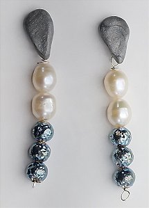 Brinco Gota Perola e Pedra Vulcanica