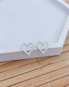 Brinco Coração Vazado c/ Borda Cravejada 1,3mm - Prata 925