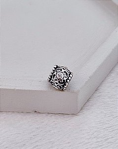 Berloque Flores c/ 4 Zircônias Envelhecido Separador - Prata 925