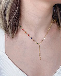 Colar Choker Gravatinha c/ Corações Zircônia  Colorida 43cm - Banho de Ouro 18k