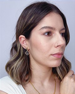 Brinco Trevo Incolor 2,8cm - Banho de Ouro 18k