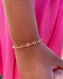 Pulseira Infantil Coração Vazado + Coração c/ Zirconia Incolor - Banho de Ouro 18k
