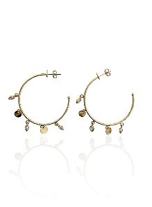 Brinco Argola com Pingentes de Medalinhas e Pontos de Luz - Banho de Ouro 18k