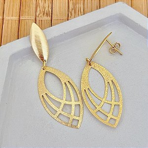 Brinco Navete Vazado Escovado - Banho de Ouro 18k