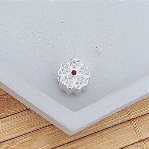 Berloque Flor Cravejada Miolo Pink Separador - Prata 925