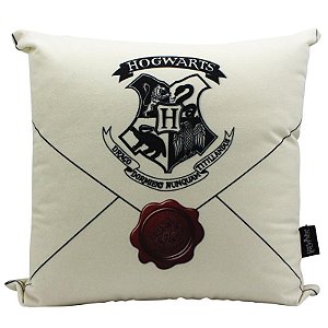 ALMOFADA FIBRA VELUDO 40X40CM CARTA HOGWARTS  Ean :7908011753355