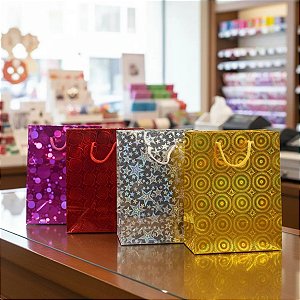 Kit 12 sacolas de presente estilo 3D Sortidas 11x14x6cm