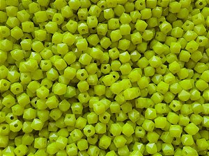Quadrado amarelo neon 08mm 50 gramas